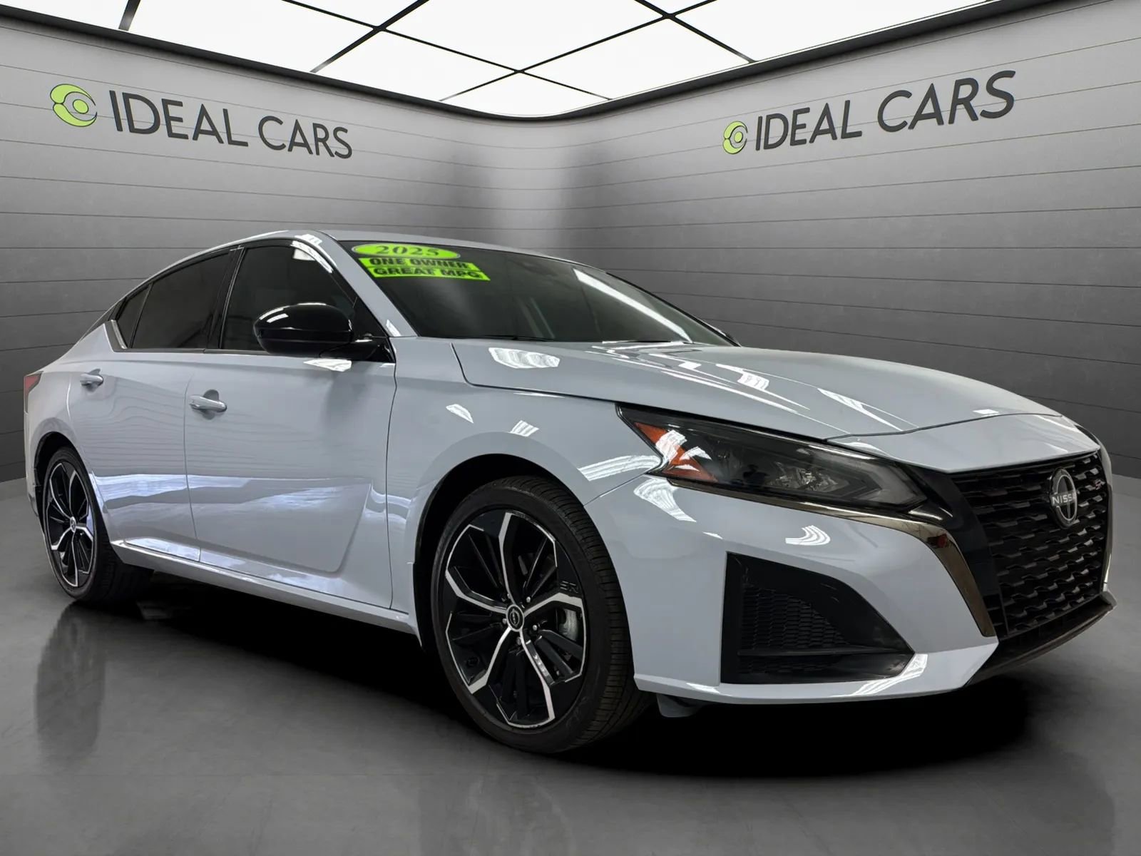 Used 2025 Nissan Altima 2.5 SR FWD image 3