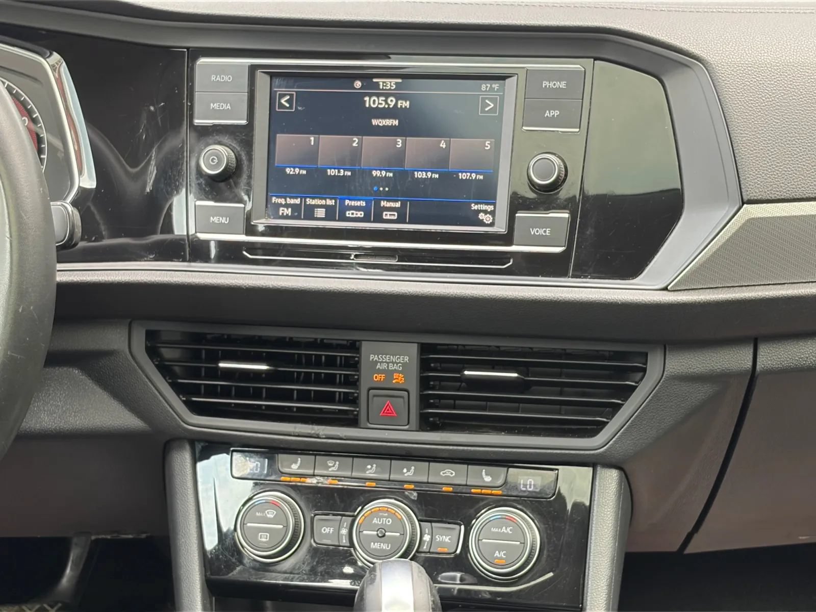 Used 2021 Volkswagen Jetta SE FWD image 23