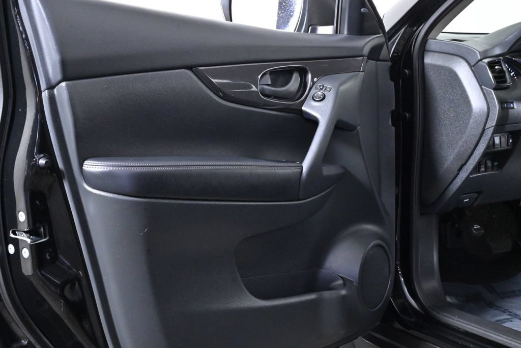 Used 2020 Nissan Rogue S AWD/4WD image 26