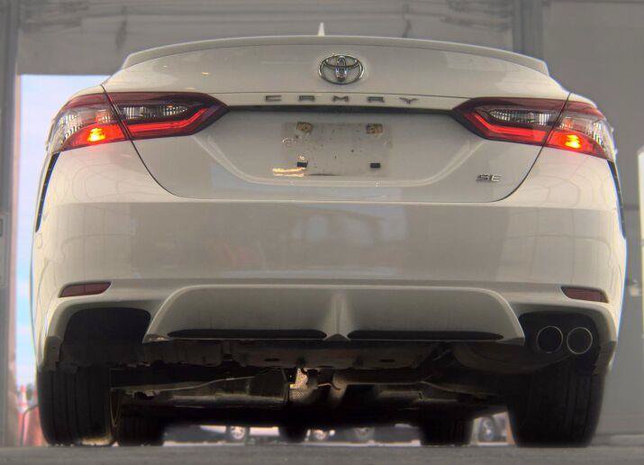 Used 2024 Toyota Camry SE FWD image 3