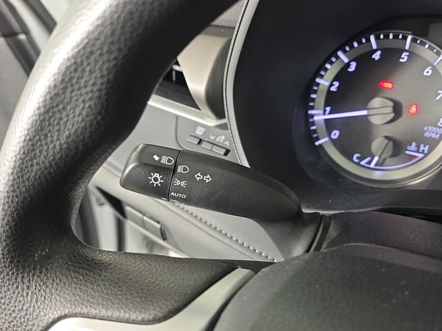 Used 2023 Toyota Highlander L image 29