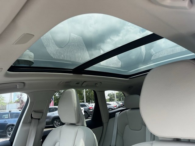 Certified 2023 Volvo XC60 B5 Plus image 5