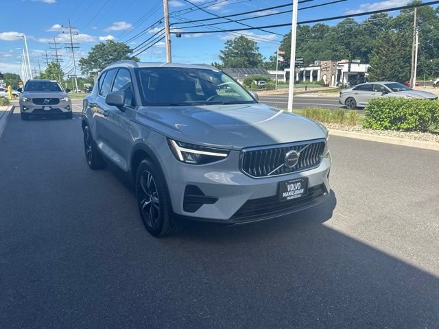 Certified 2025 Volvo XC40 B5 Core AWD/4WD image 6