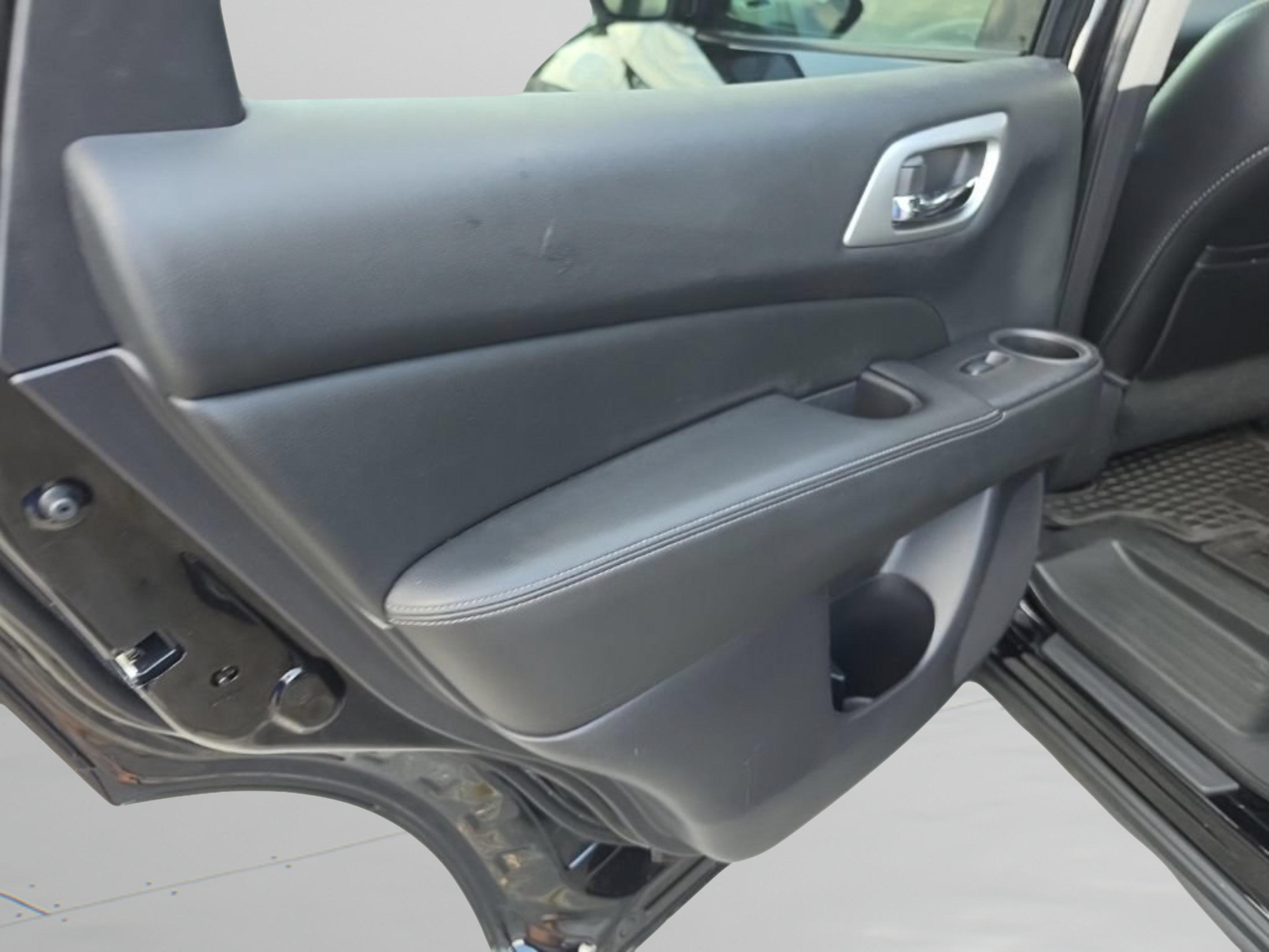 Used 2019 Nissan Pathfinder SL FWD image 28