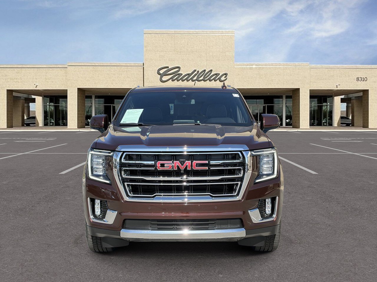 Used 2023 GMC Yukon SLT w/ SLT Premium Package AWD/4WD image 2