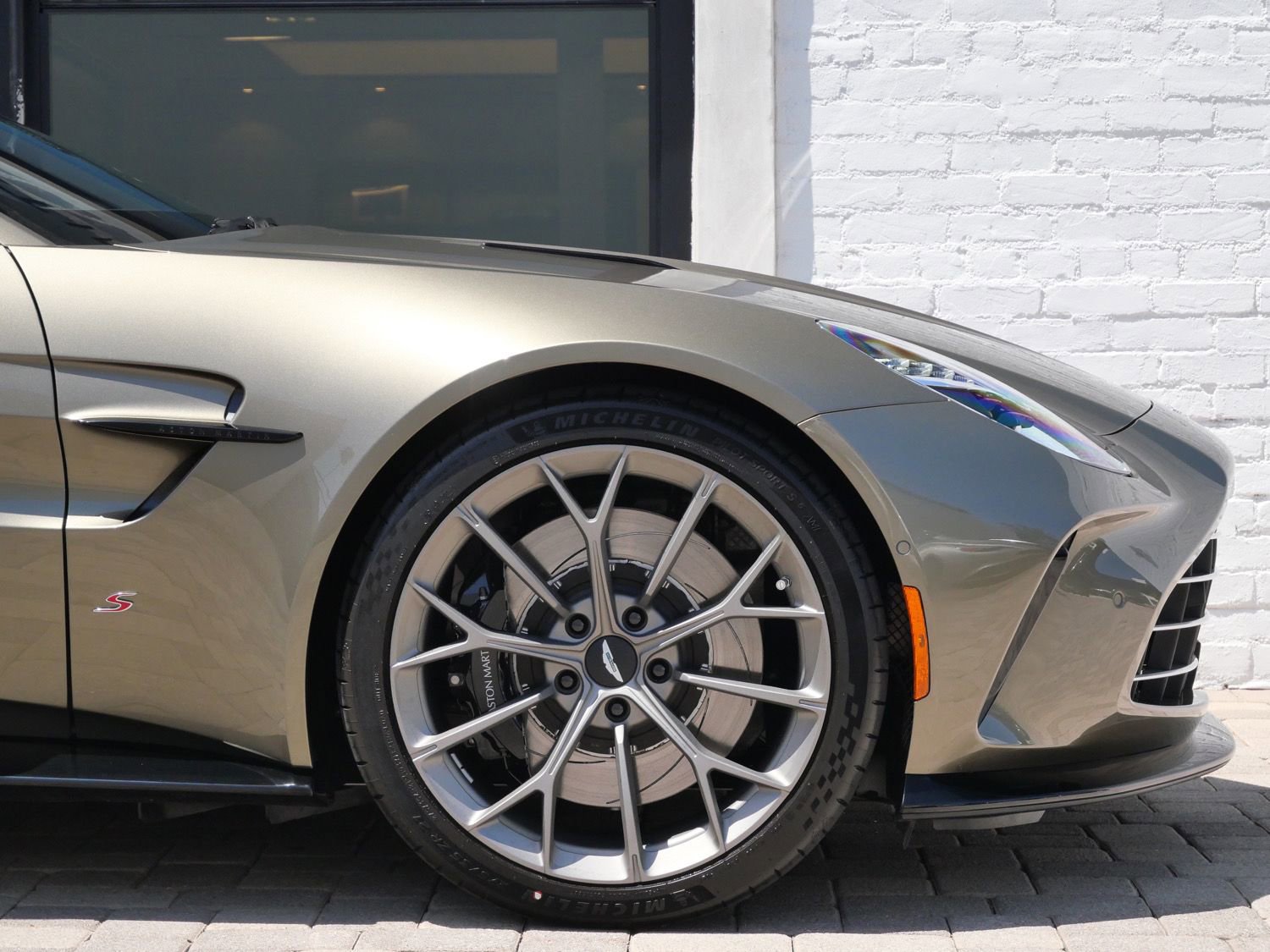 New 2026 Aston Martin V8 Vantage S RWD image 4