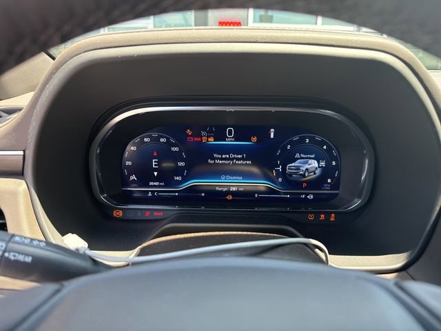 Used 2024 Chevrolet Suburban LT w/ LT Signature Plus Package AWD/4WD image 2