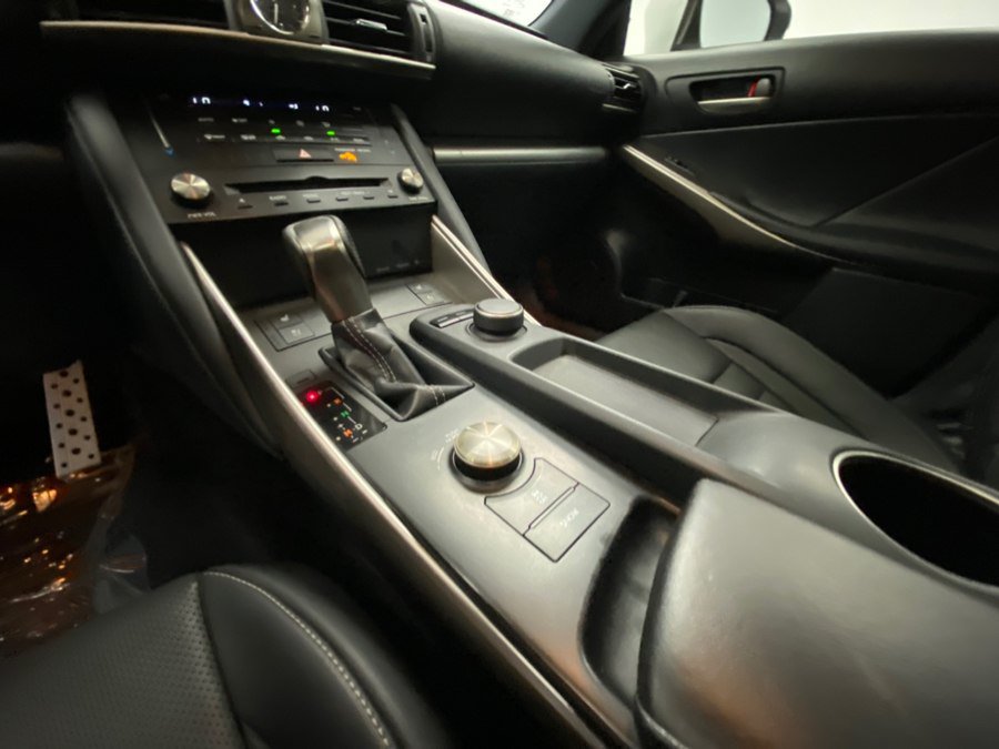 Used 2018 Lexus IS 300 AWD image 28