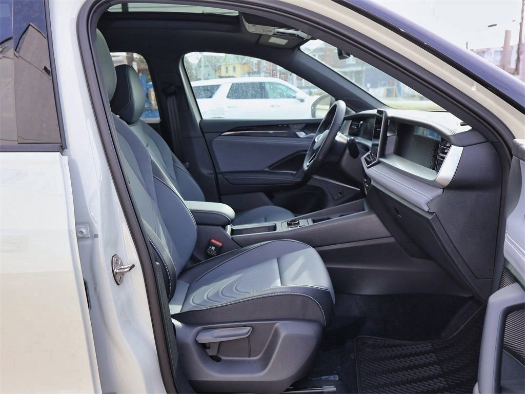 New 2026 Volkswagen Tiguan SE R-Line FWD image 29