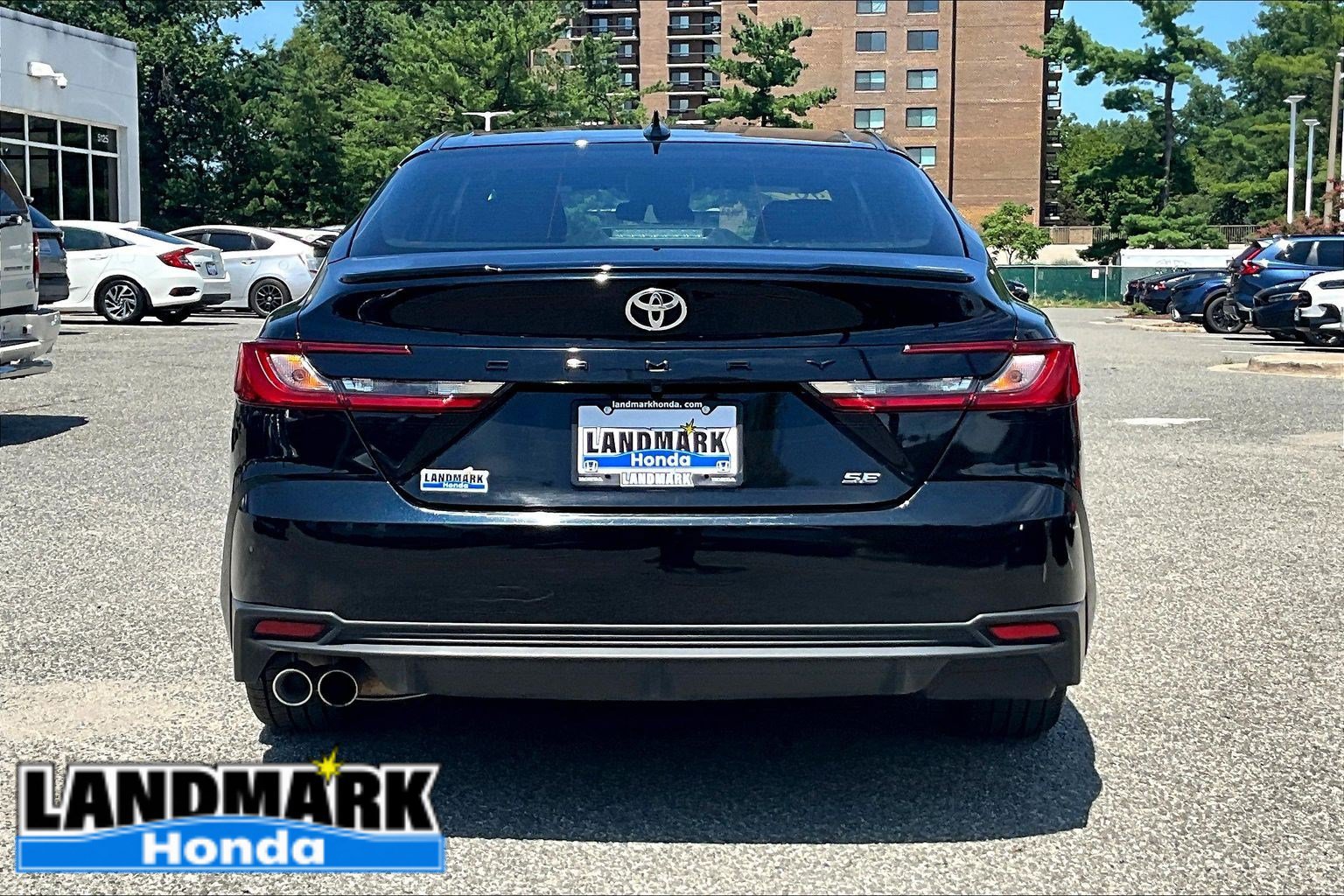 Used 2025 Toyota Camry SE FWD image 4
