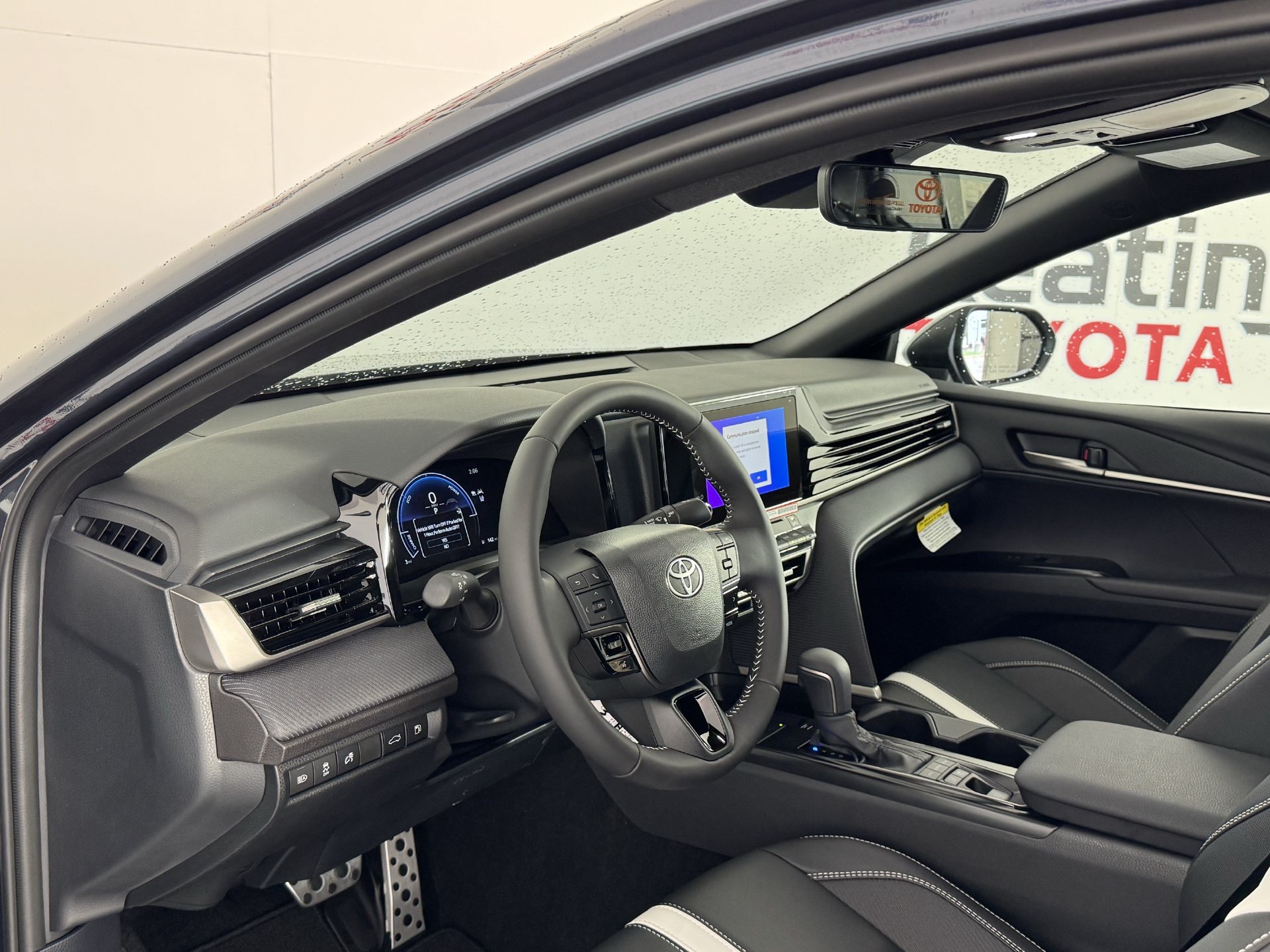 New 2026 Toyota Camry Hybrid FWD image 2
