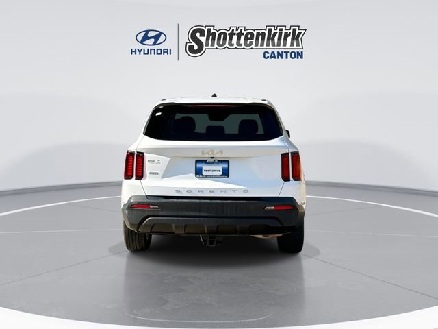 Used 2022 Kia Sorento LX image 7