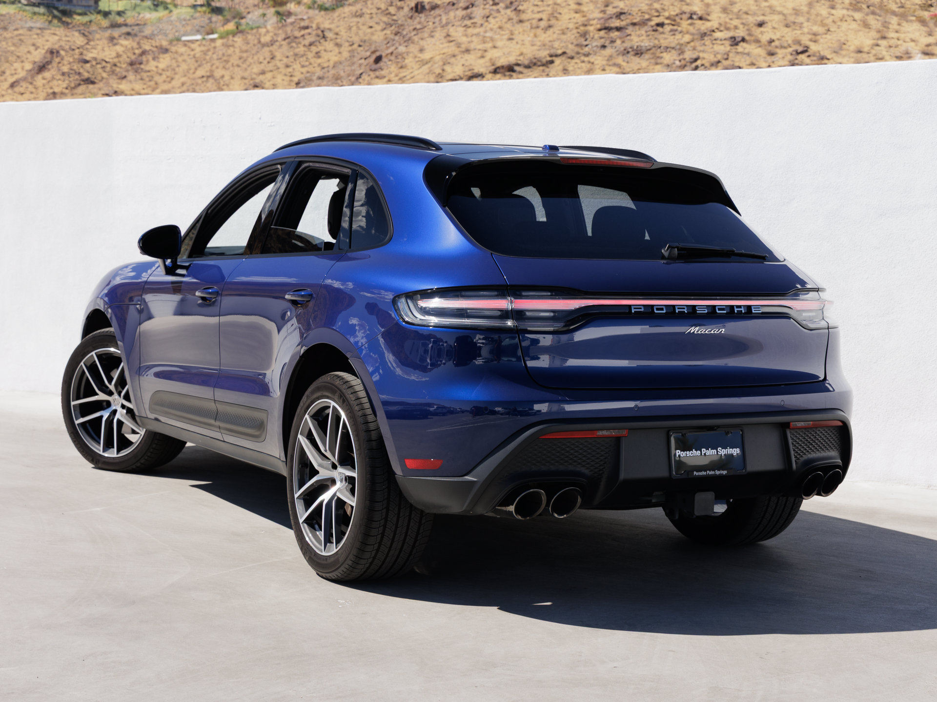 Certified 2026 Porsche Macan AWD/4WD image 3