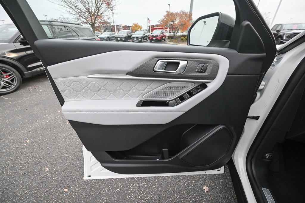 New 2026 Ford Explorer Platinum w/ LUX Leather Package image 18