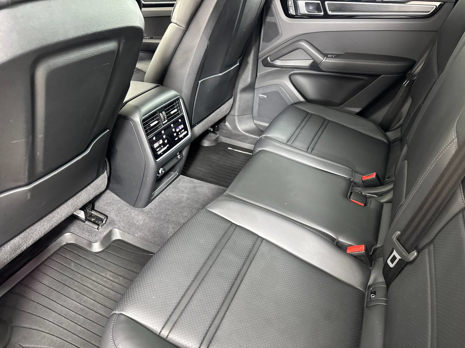 Certified 2023 Porsche Cayenne GTS AWD/4WD image 13