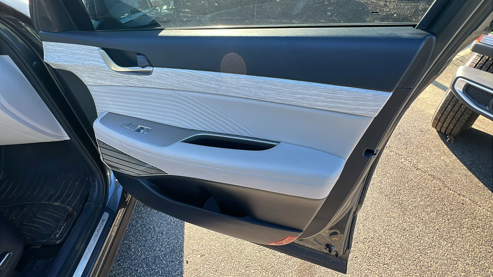 Used 2024 Hyundai Palisade Calligraphy image 20