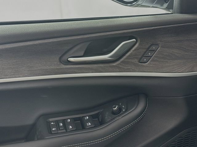 New 2025 Jeep Grand Cherokee Limited image 18