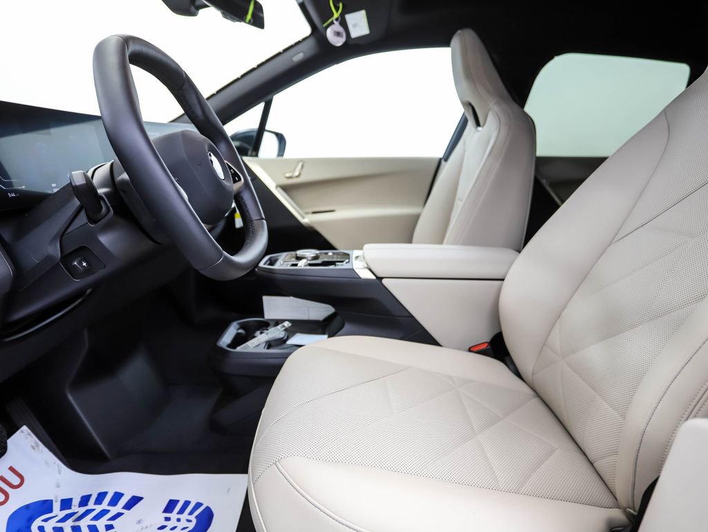 Used 2026 BMW iX xDrive60 w/ Premium Package image 11