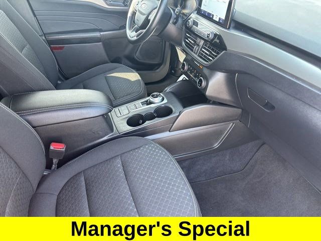 Used 2025 Ford Escape Active image 40