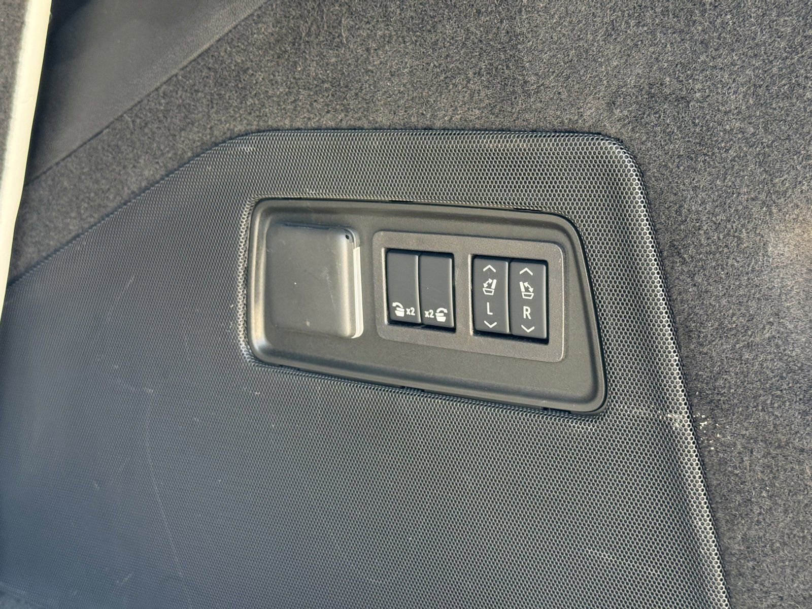 Used 2026 Cadillac Escalade V w/ LPO, ONYX Package image 18