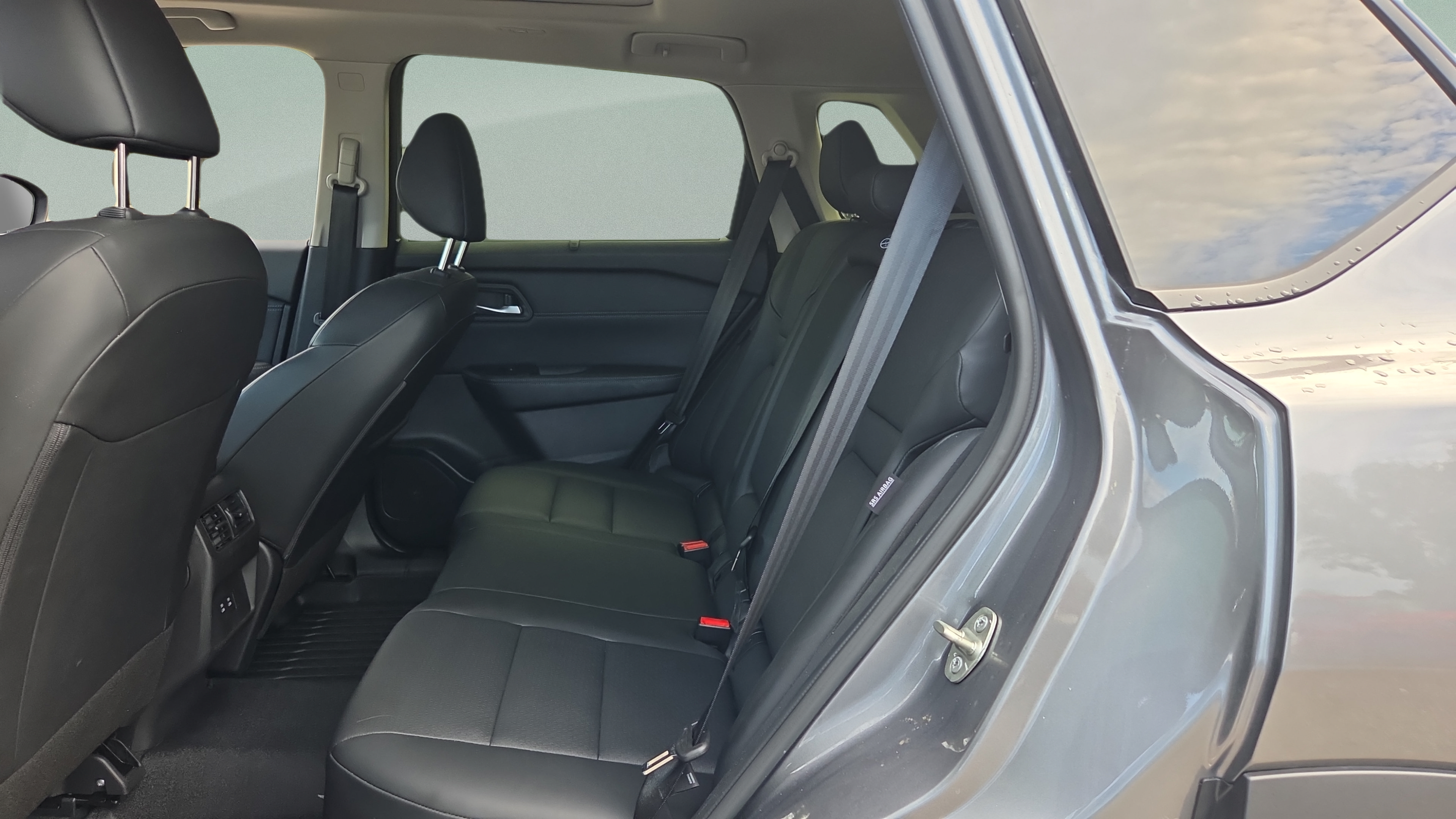 Used 2025 Nissan Rogue SV w/ SV Premium Package FWD image 10