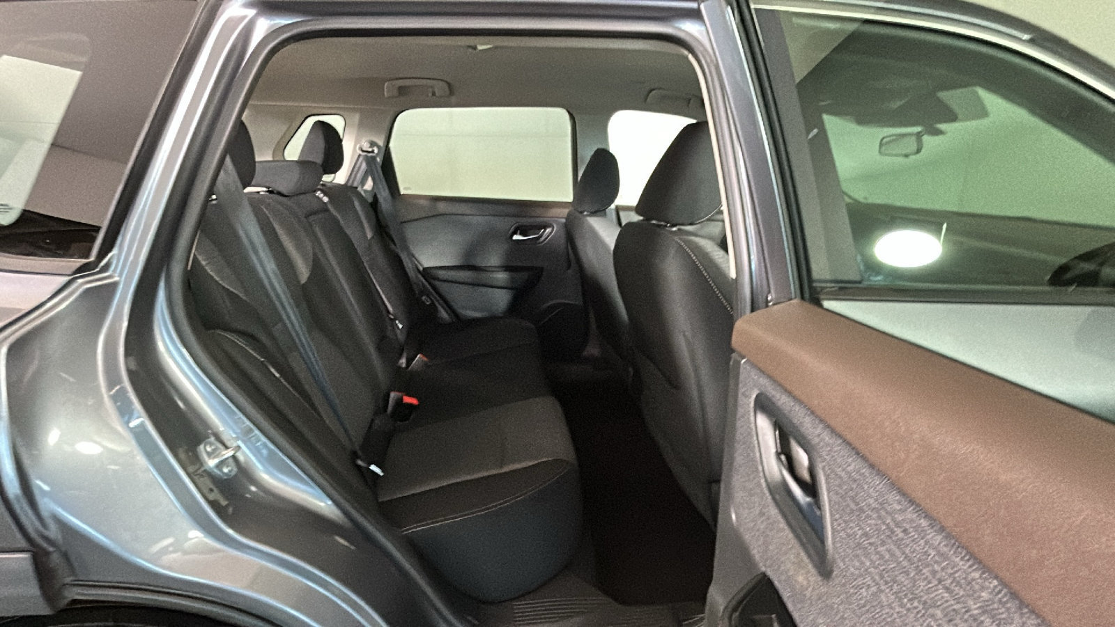 Used 2023 Nissan Rogue SV AWD/4WD image 36