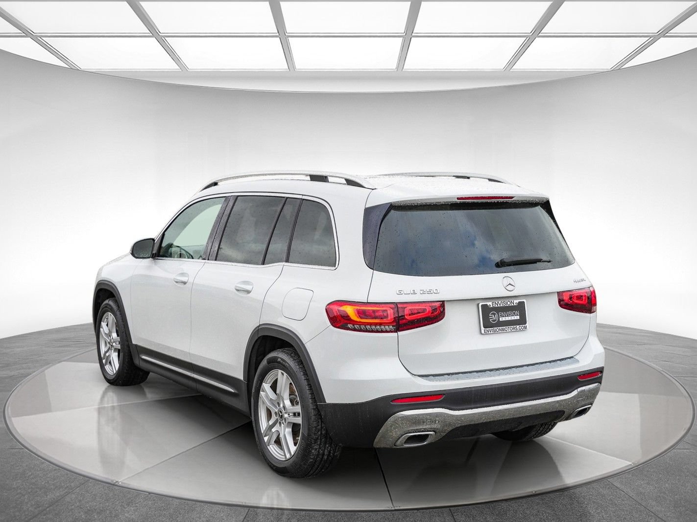 Used 2021 Mercedes-Benz GLB 250 4MATIC image 2