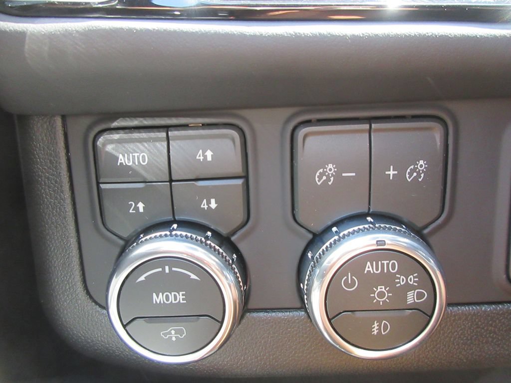 New 2026 GMC Yukon AT4 Ultimate AWD/4WD image 18