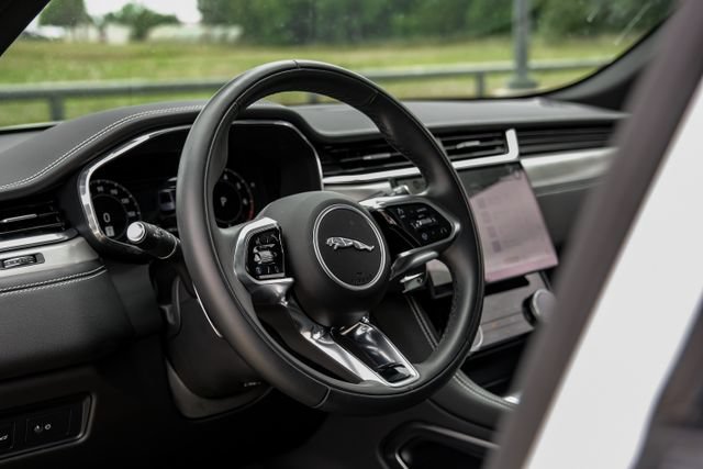 Used 2025 Jaguar F-PACE R-Dynamic S AWD/4WD image 19