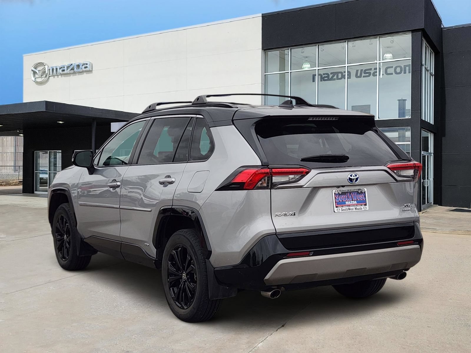 Used 2023 Toyota RAV4 XSE AWD/4WD image 4