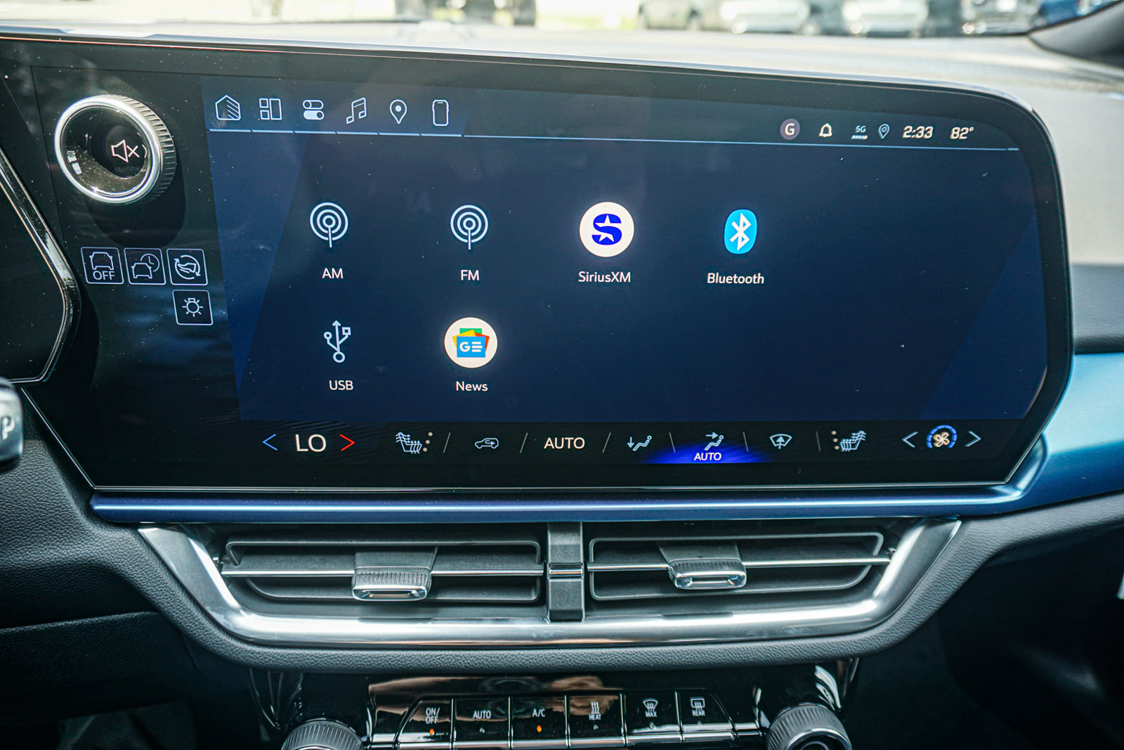 New 2026 Chevrolet Equinox EV LT FWD image 33