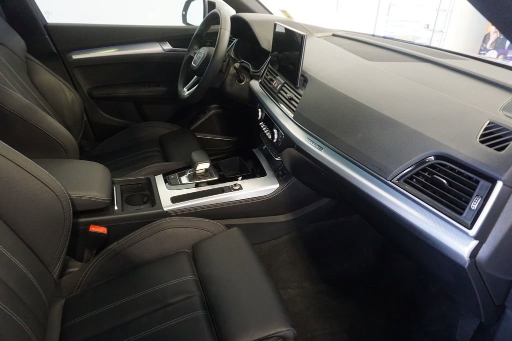 Used 2024 Audi Q5 2.0T Prestige w/ Prestige Package image 30