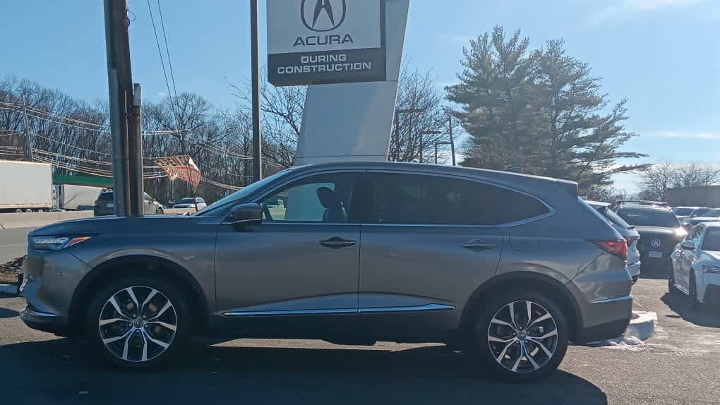 Used 2023 Acura MDX SH-AWD w/ Technology Package image 2