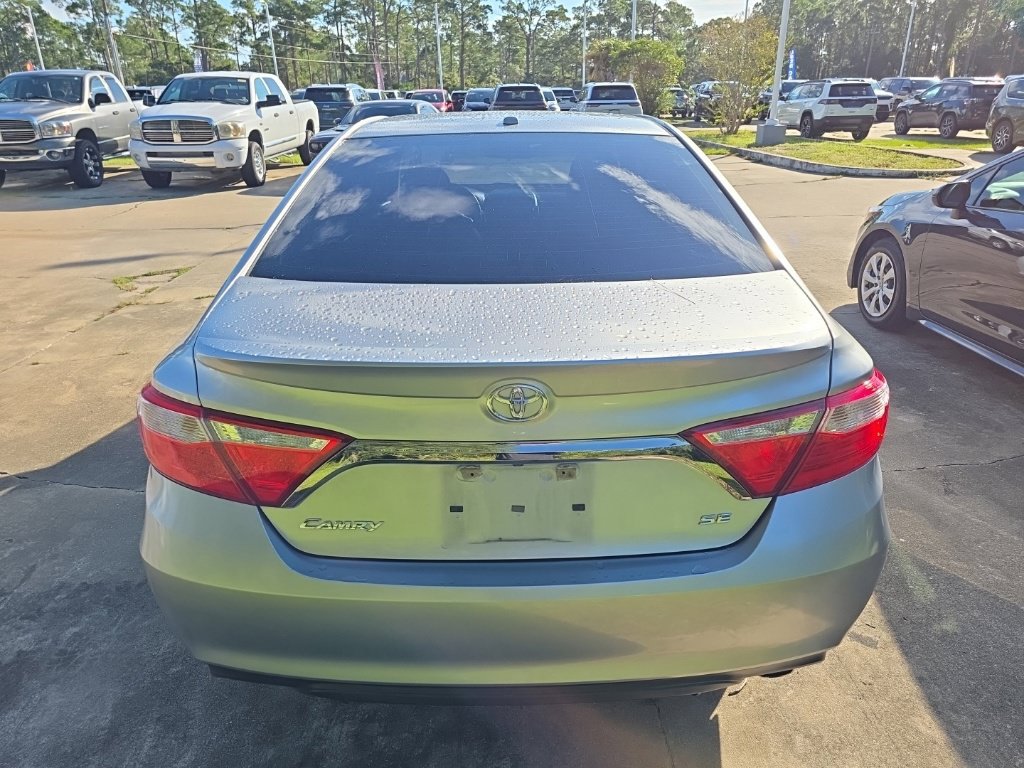 Used 2015 Toyota Camry SE w/ Moonroof Package FWD image 3