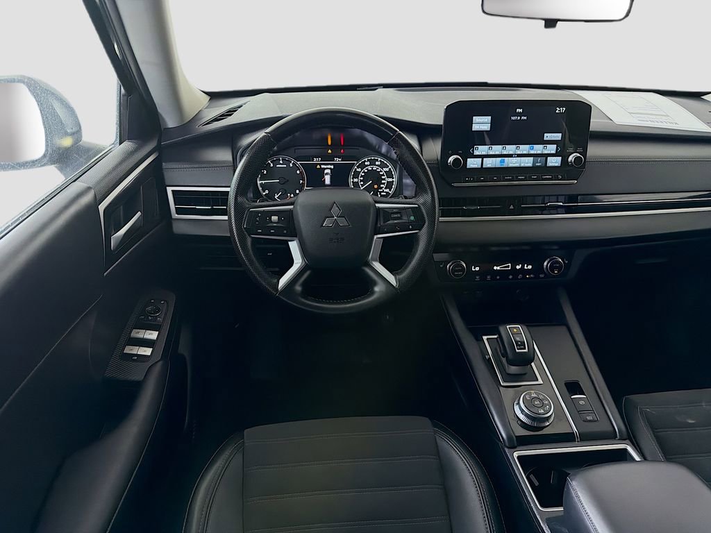 Used 2024 Mitsubishi Outlander SE image 25