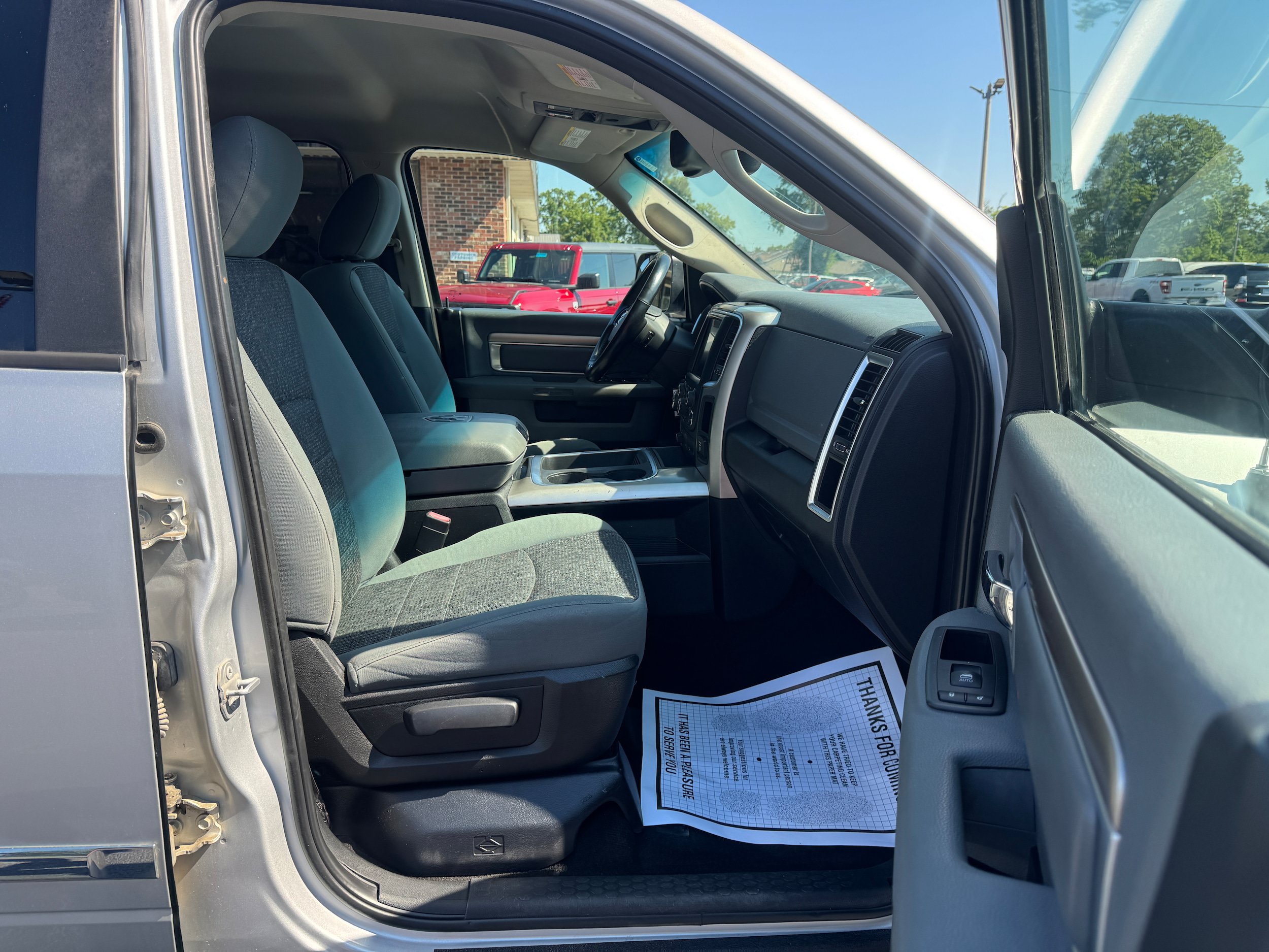 Used 2017 RAM 1500 Classic SLT AWD/4WD image 16