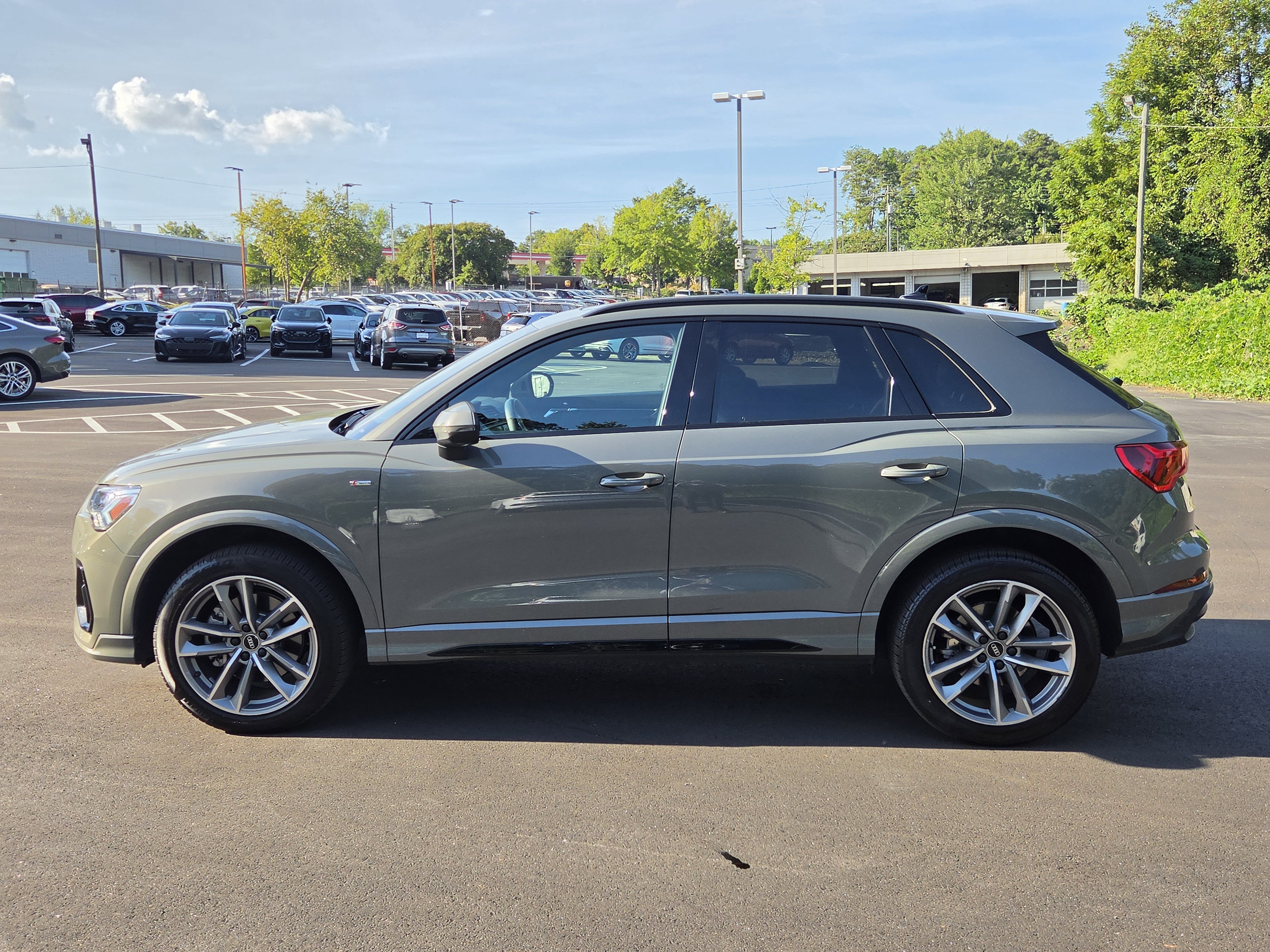 Used 2024 Audi Q3 2.0T Premium Plus AWD/4WD image 2