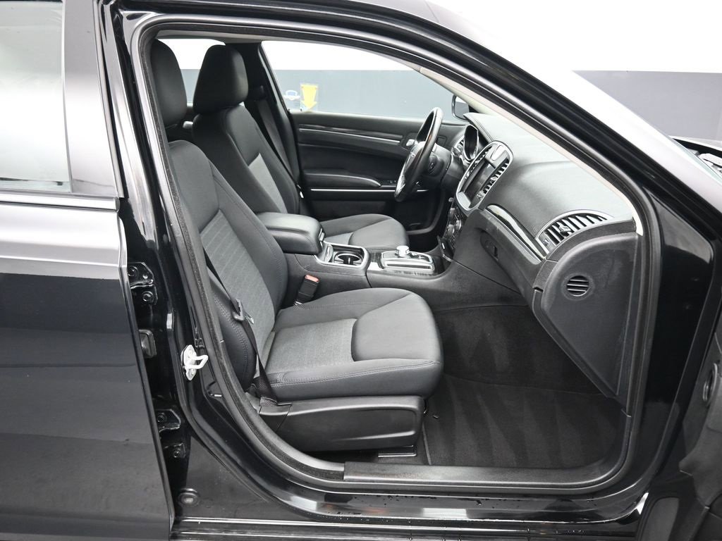 Used 2019 Chrysler 300 Touring w/ Sport Appearance Package image 40