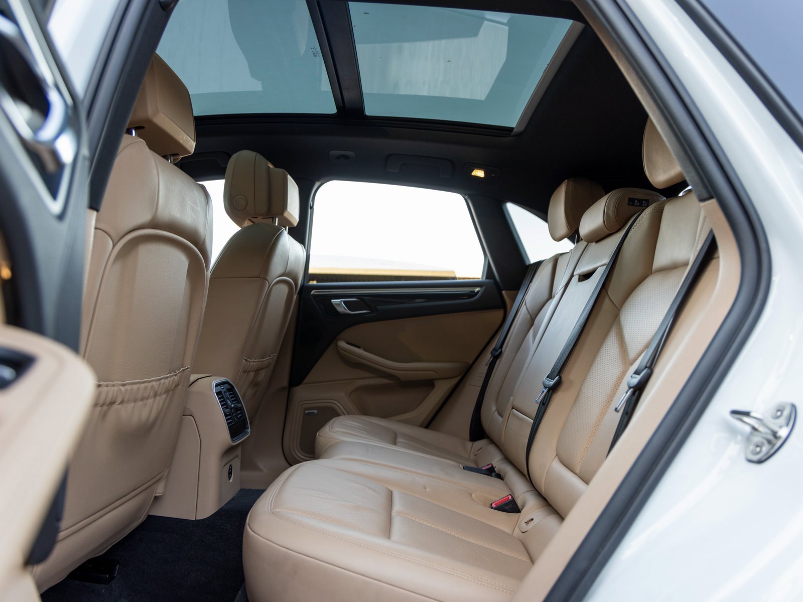 Certified 2023 Porsche Macan S image 41