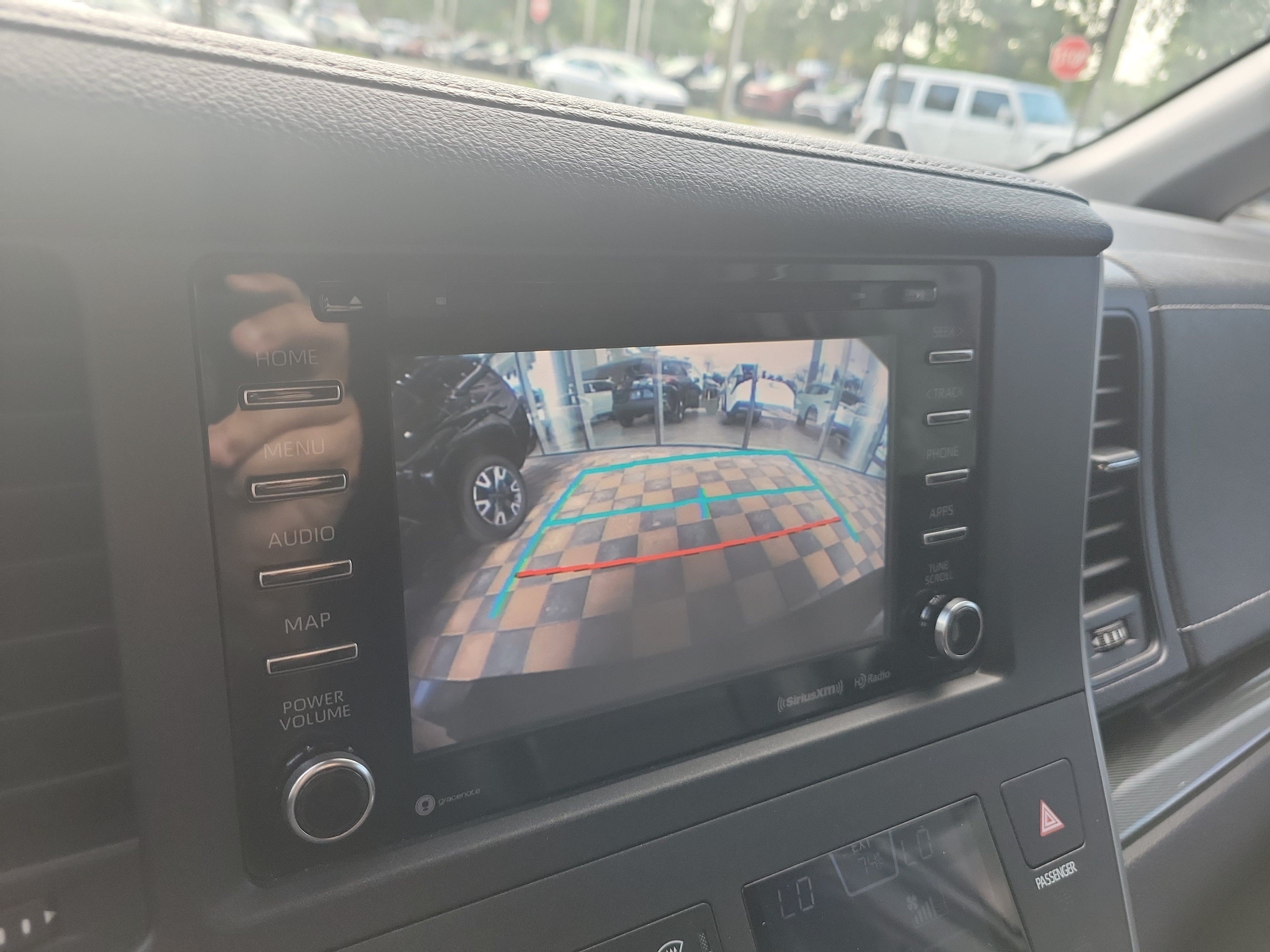 Used 2020 Toyota Sienna SE FWD image 32