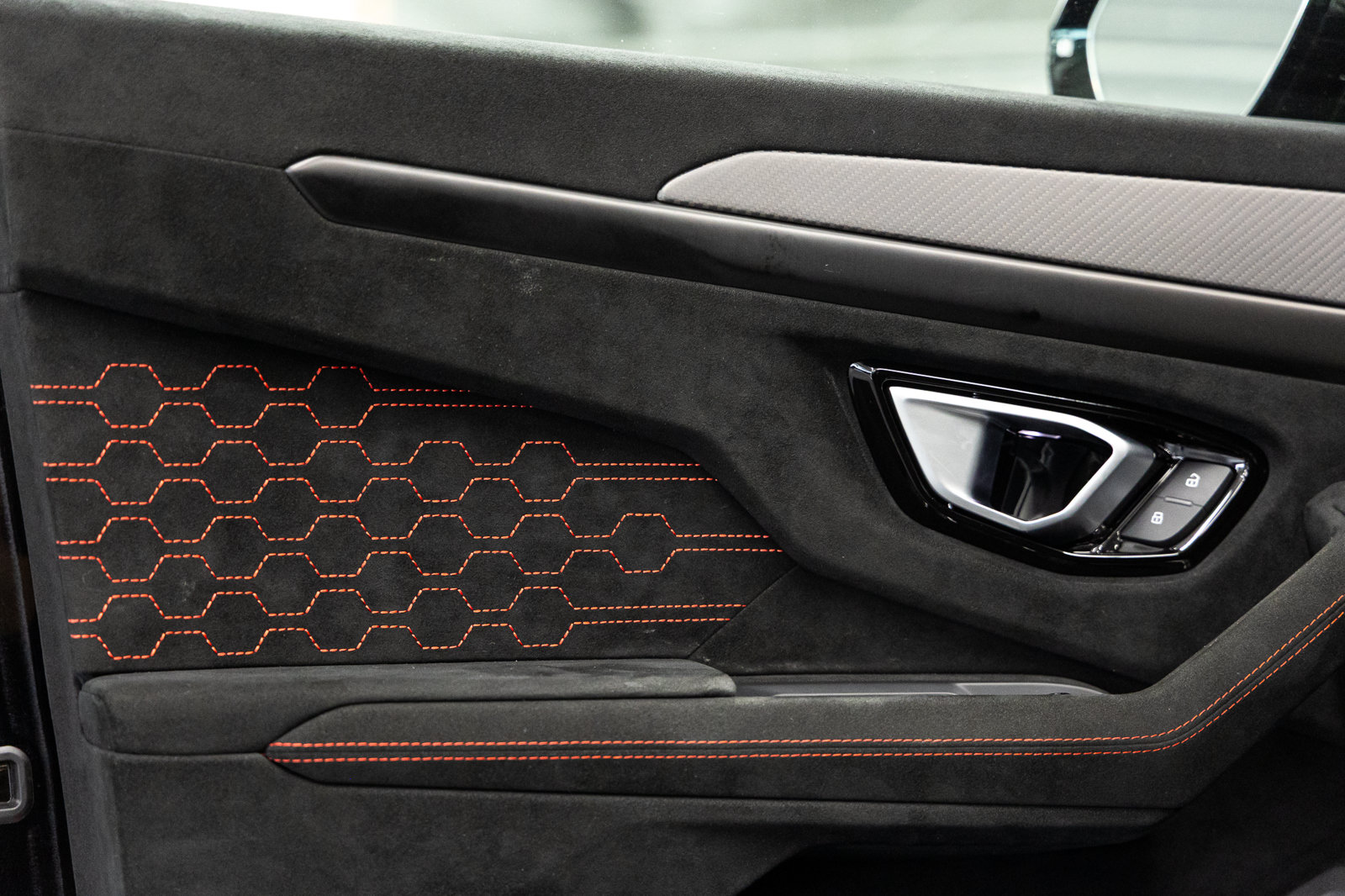 Used 2024 Lamborghini Urus Performante AWD/4WD image 64