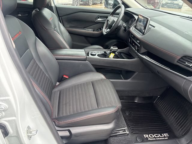 Used 2025 Nissan Rogue SV AWD/4WD image 21