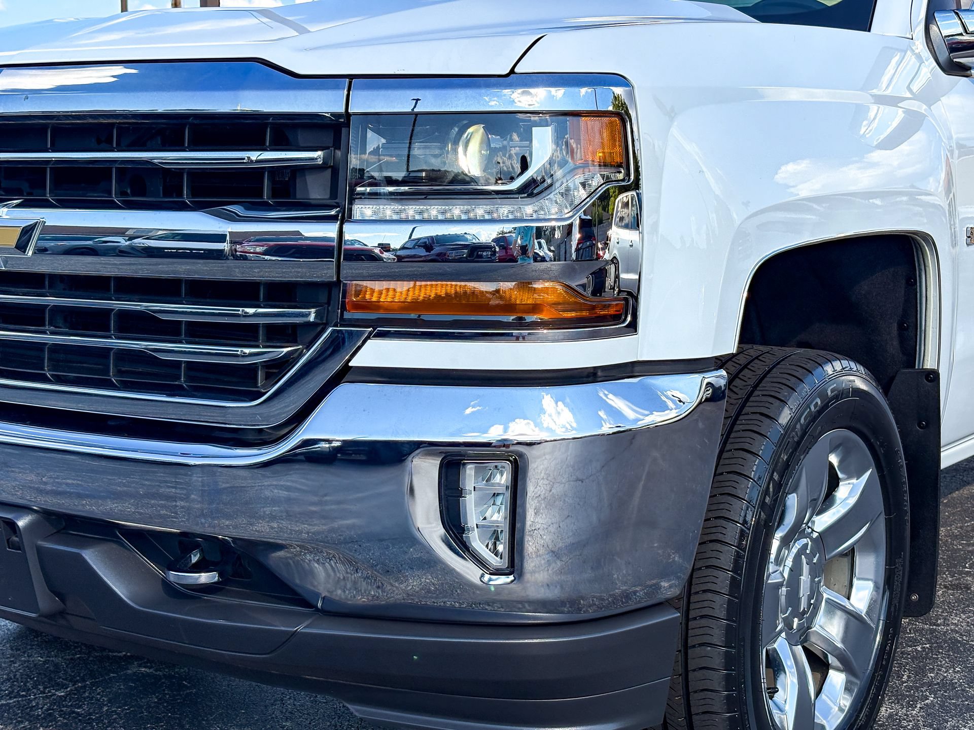 Used 2018 Chevrolet Silverado 1500 LT w/ LT Convenience Package AWD/4WD image 6