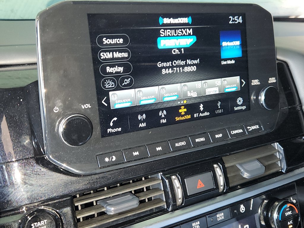 Used 2025 Nissan Pathfinder SL AWD/4WD image 35
