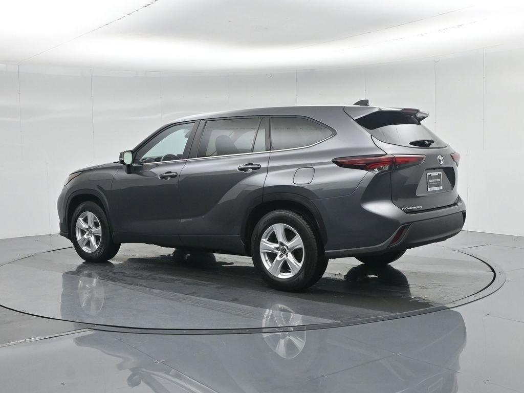 Used 2024 Toyota Highlander LE image 6