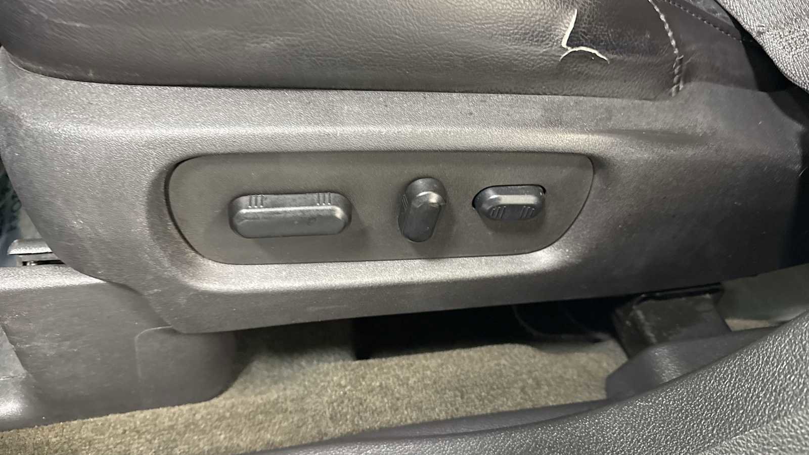 Used 2013 Ford Explorer XLT image 14