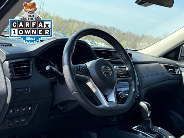 Used 2019 Nissan Rogue SV image 2