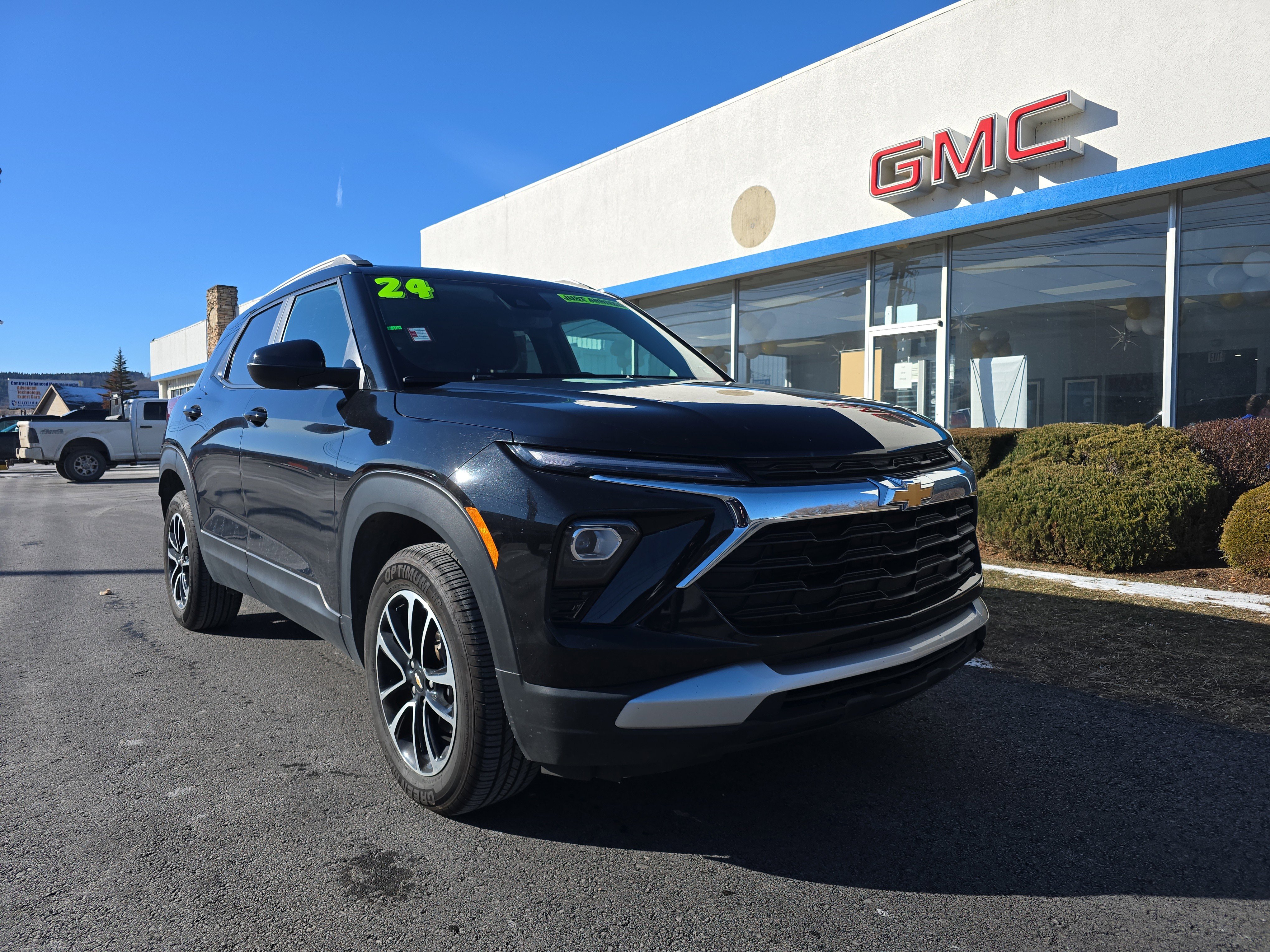 Used 2024 Chevrolet TrailBlazer LT image 1