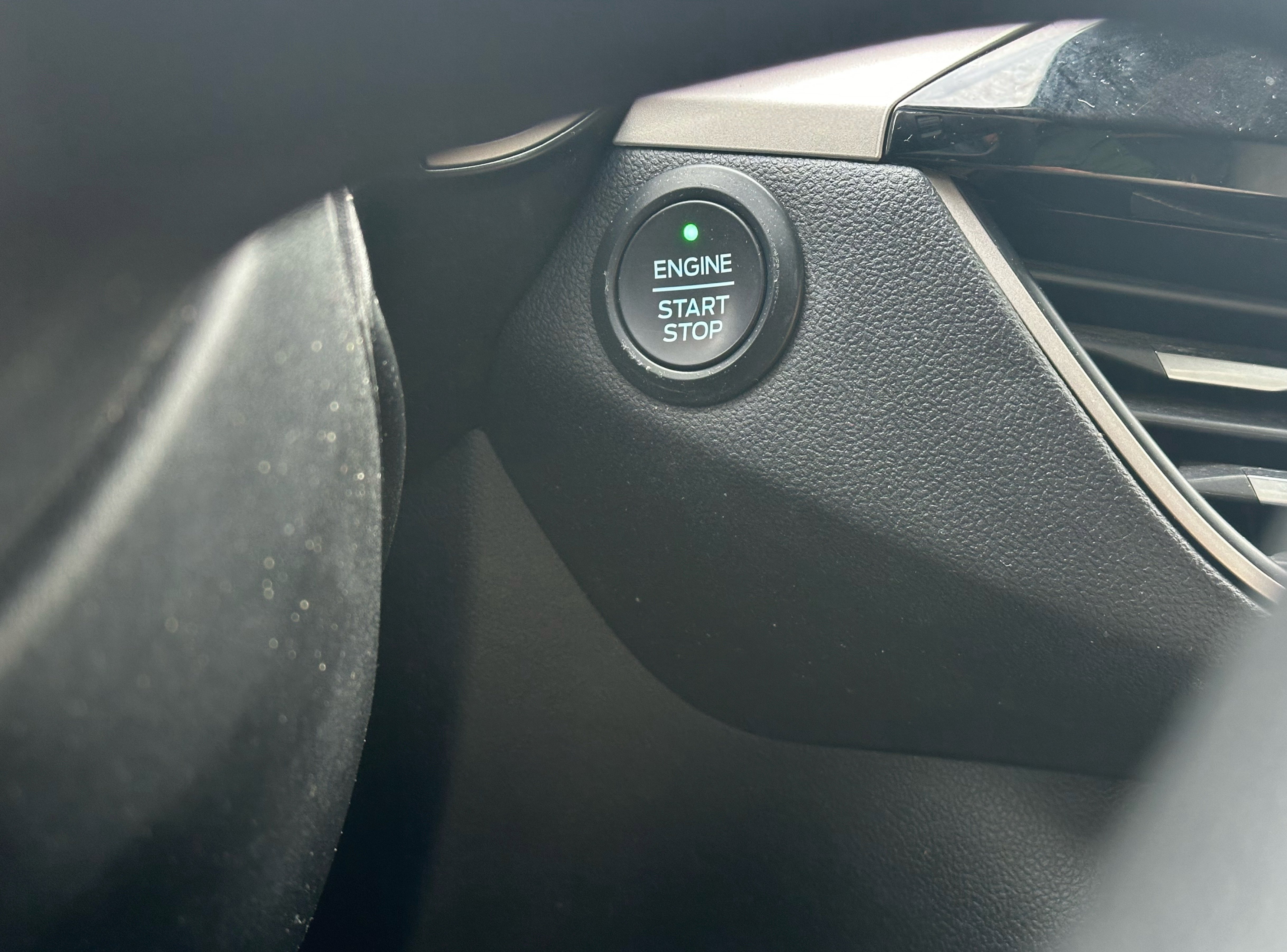 Used 2020 Ford Escape SE image 18