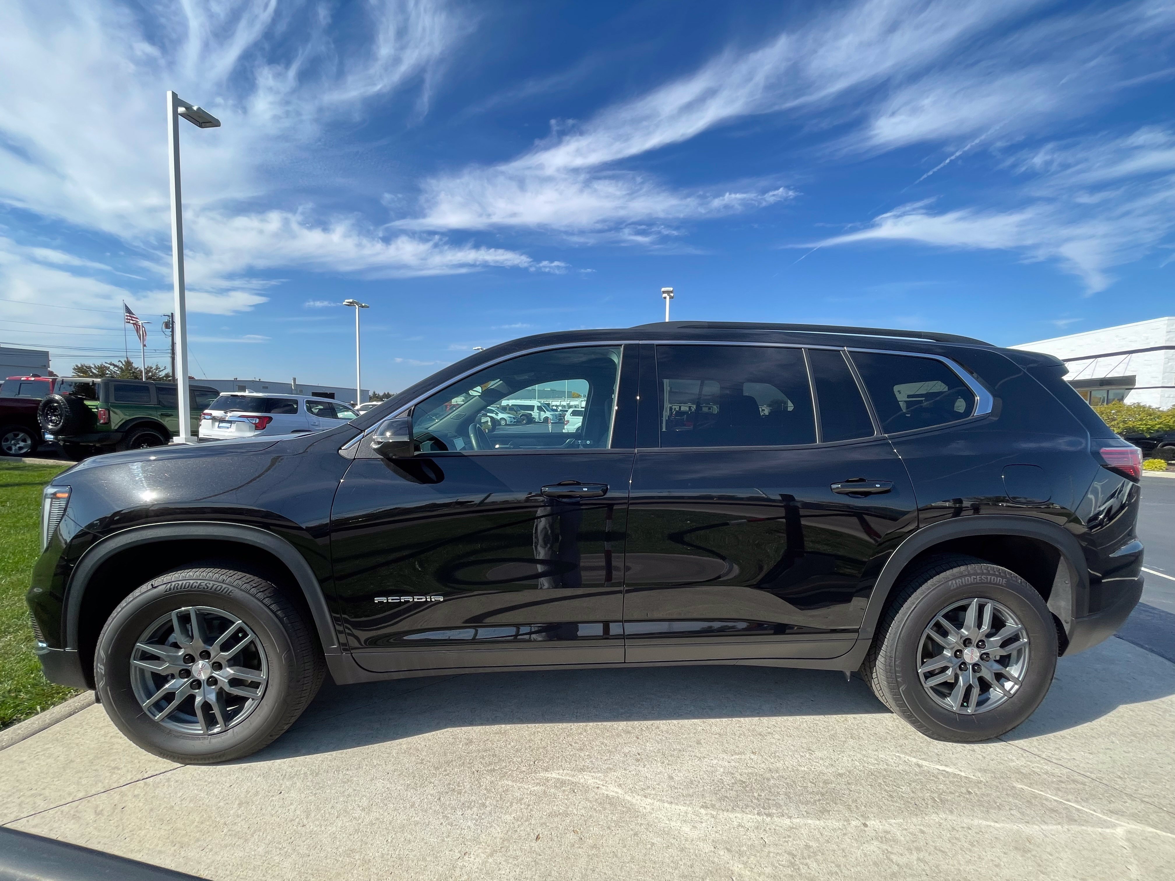 Used 2025 GMC Acadia Elevation FWD image 4